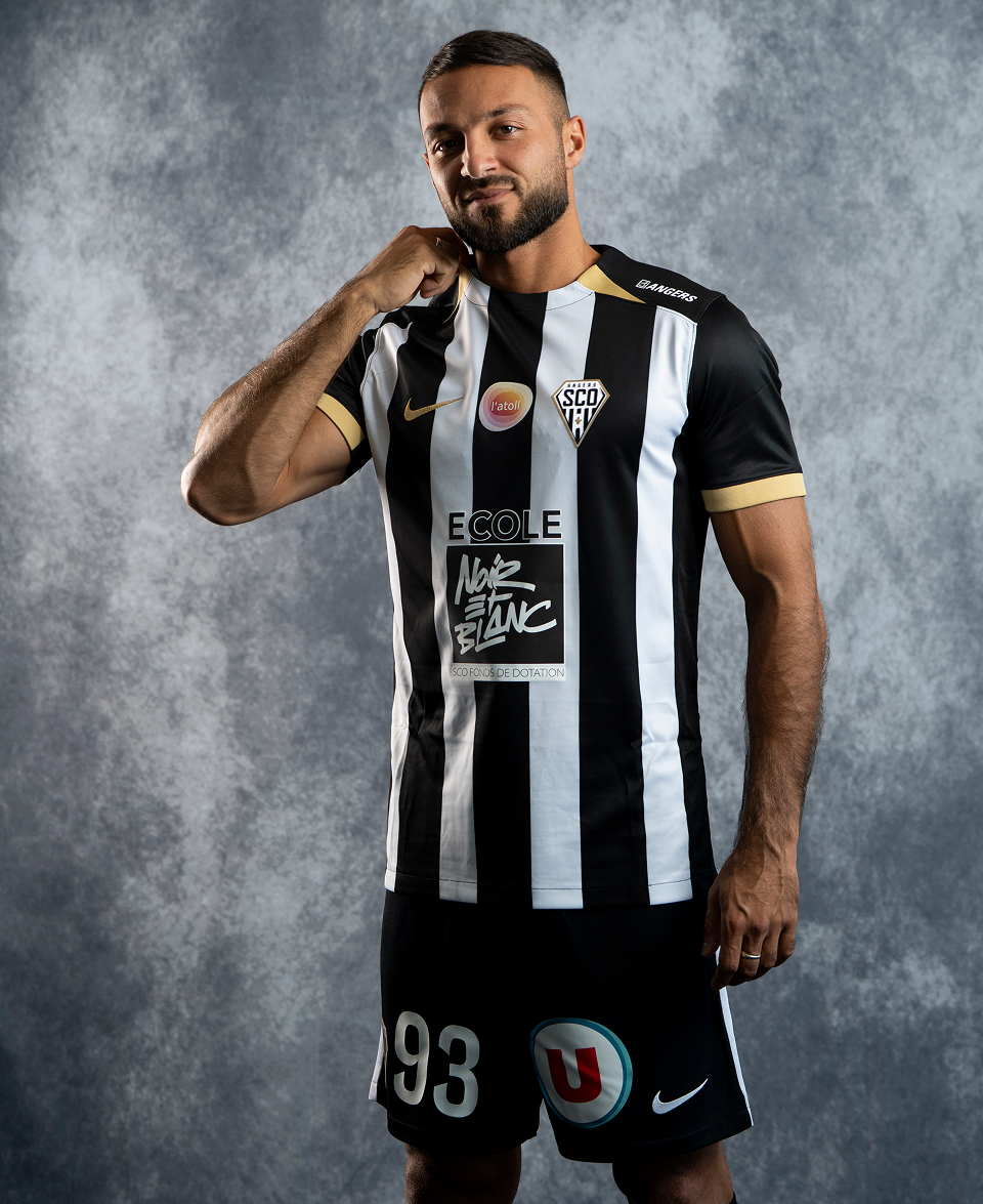 joueur portant le maillot du sco